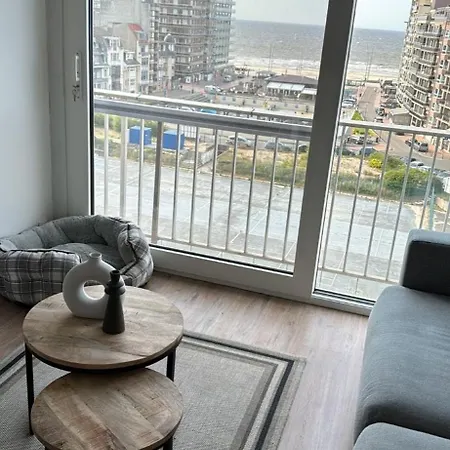 Stylish Renovated With Sea View