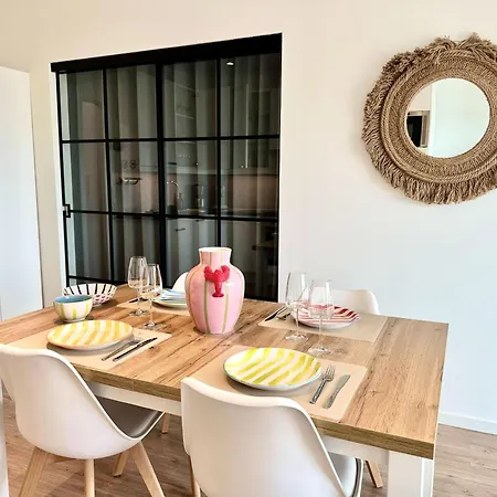 Stylish Renovated With Sea View Apartman Middelkerke