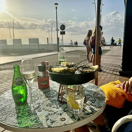 Apartman Stylish Renovated With Sea View